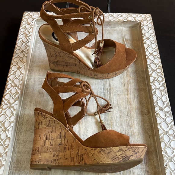 G BY GUESS Ankle lace up wedge Color is Chestnut Brown size 6 1/2M Brand New! - Picture 7 of 8